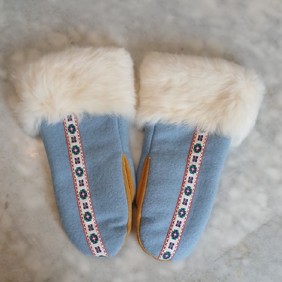 Handmade Accessories - Northern Canada First Nations Blue and White Fur-Trimmed Mittens